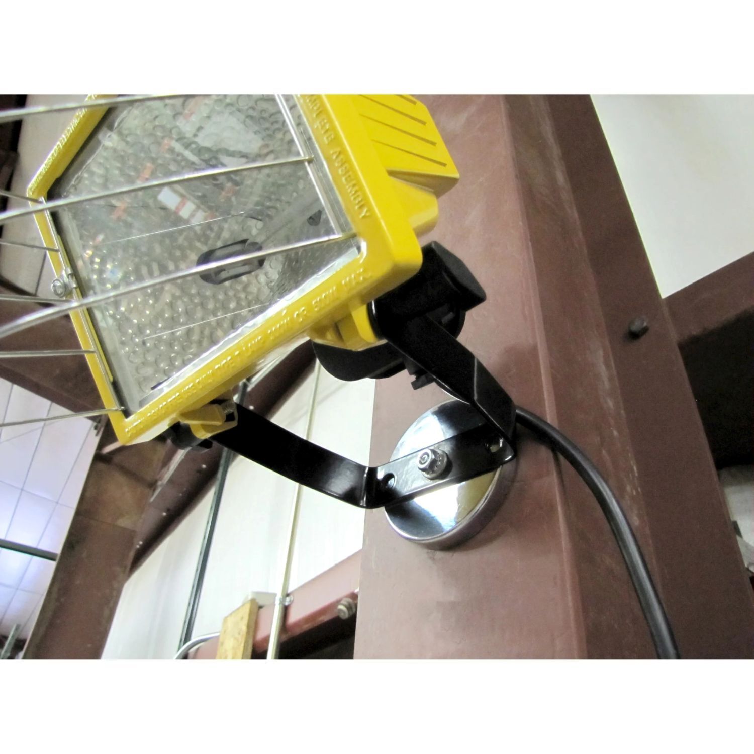 Magnet Source Heavy-Duty Ceramic Round Base Magnet