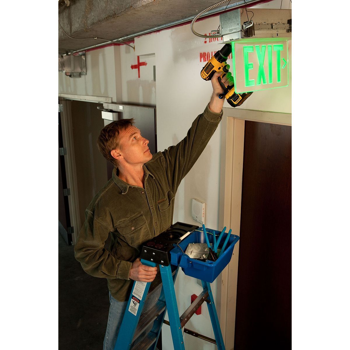 Werner Blue Lock-In Utility Bucket AC52-UB, 1-Gal/25-Lb