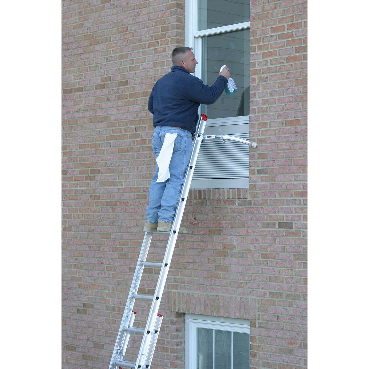 Werner D1116-2 Aluminum D-Rung Extension Ladder, Type III, Load Capacity 200-Lb, 16-Ft