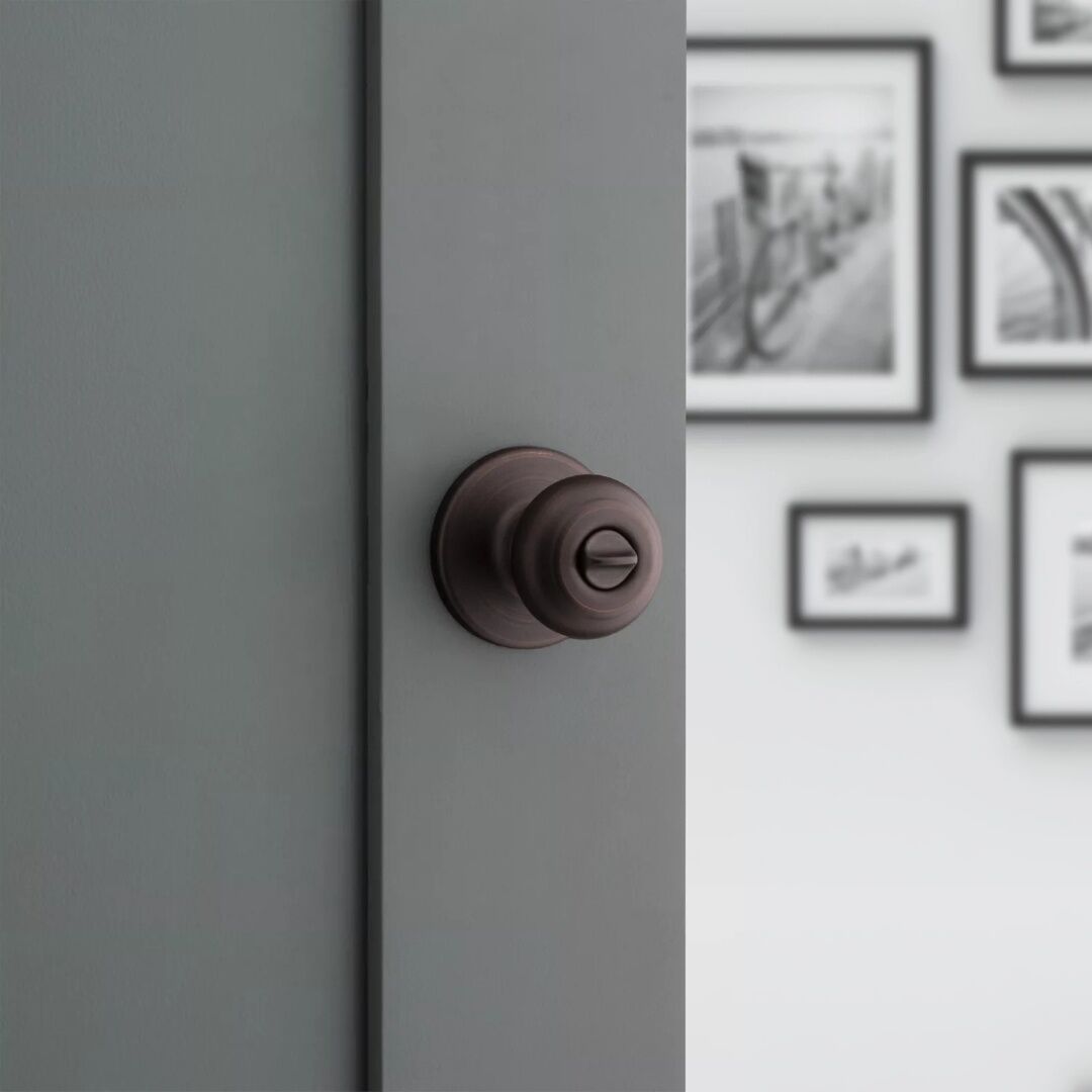 Kwikset Venetian Bronze Cove Bed/Bath Door Knob