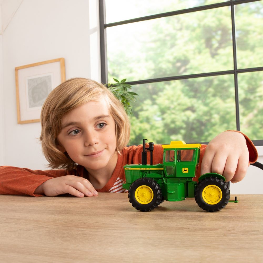 Tomy ERTL John Deere 7520 Tractor Toy