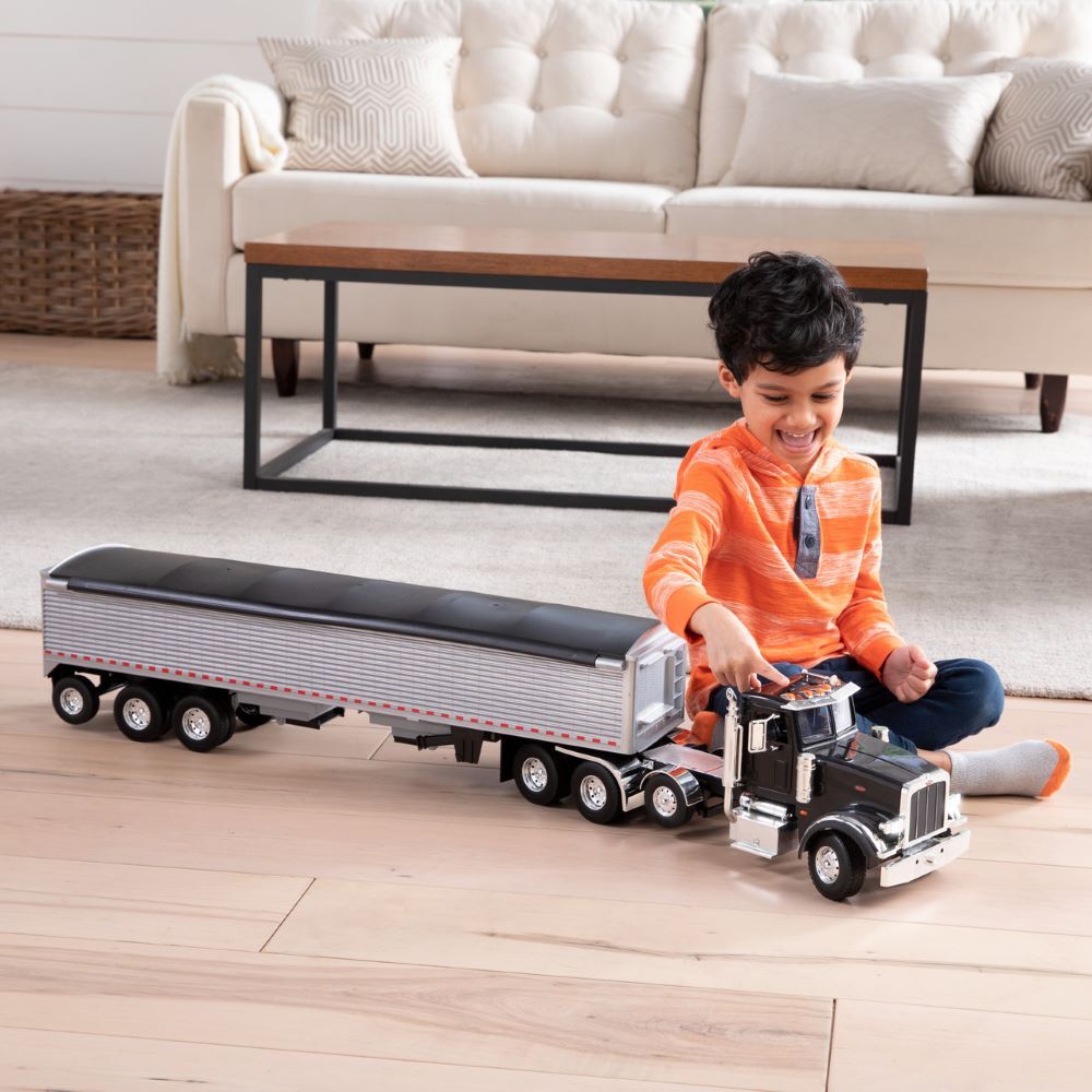 Tomy ERTL Big Farm Peterbilt Model 367 Semi Truck with Grain Trailer Toy