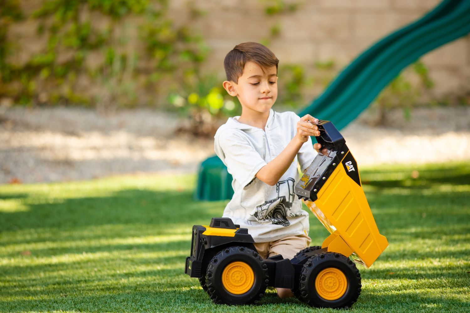 Funrise Cat Mighty Steel Dump Truck
