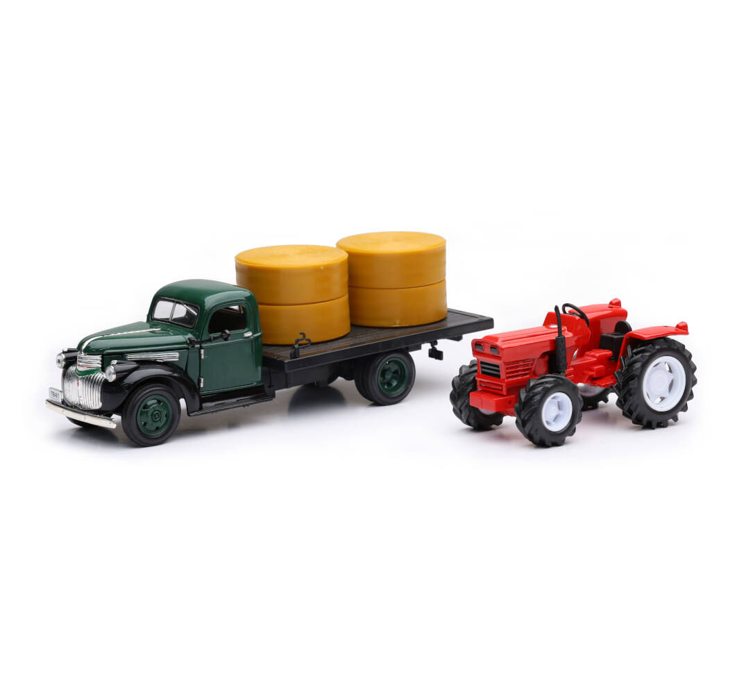 New Ray 1:32 Scale Die Cast 1940's Pickup & Tractor Assortment