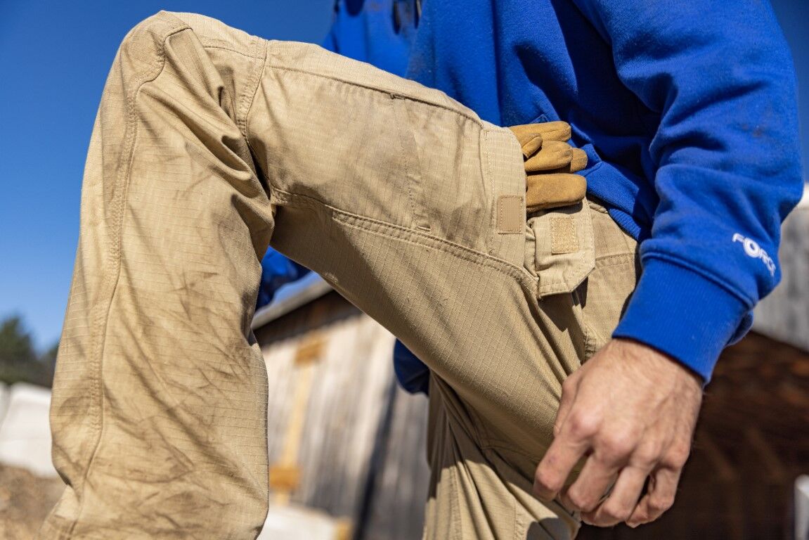 Carhartt Men's Force Relaxed Fit Lightweight Logo Graphic Sweatshirt