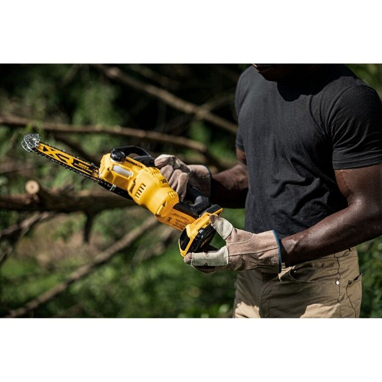 DeWALT 20V 8-In Cordless Pruning Chainsaw Kit