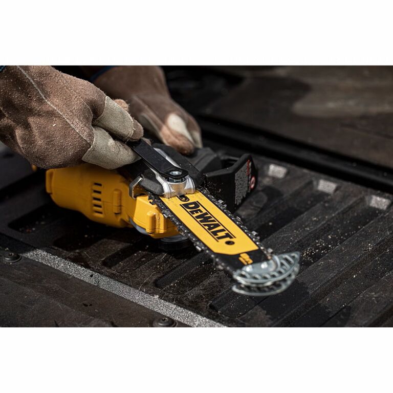 DeWALT 20V 8-In Cordless Pruning Chainsaw Kit