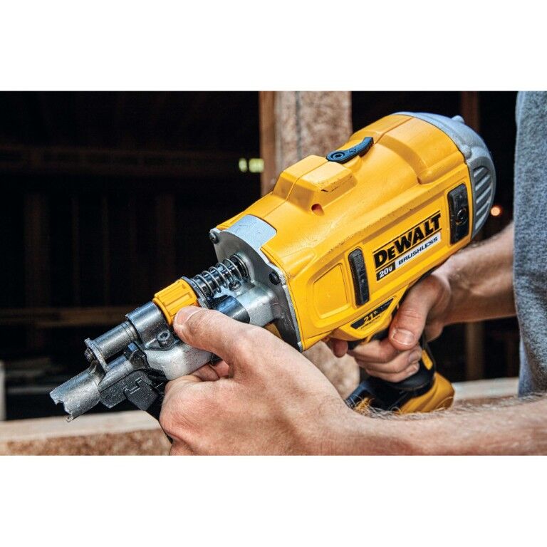 DEWALT 20-V Max 21° Plastic Collated Framing Nailer Kit