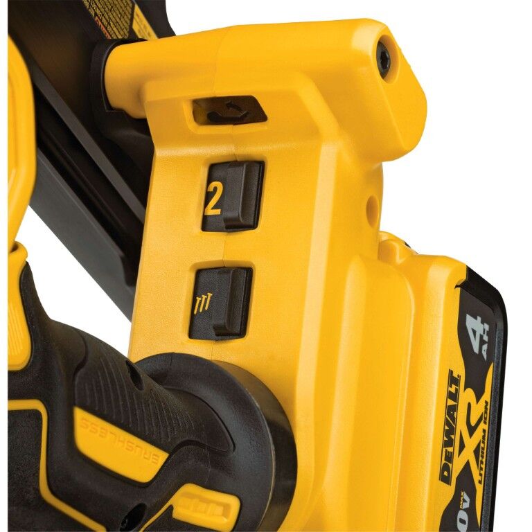DEWALT 20-V Max 21° Plastic Collated Framing Nailer Kit