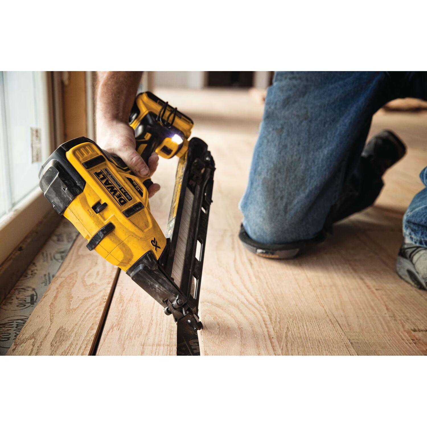 DEWALT 20-V Max XR Angled Finish Nailer, 15-Gauge (Tool Only)