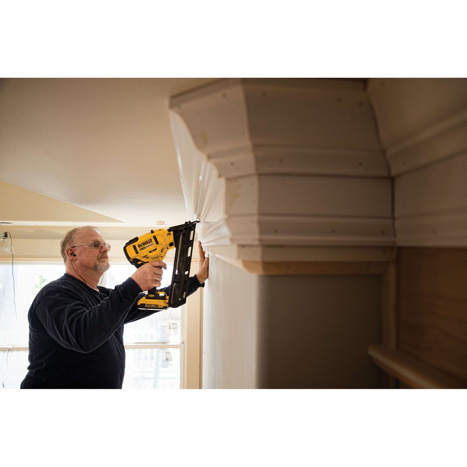 DEWALT 20-V Max XR Angled Finish Nailer, 15-Gauge (Tool Only)
