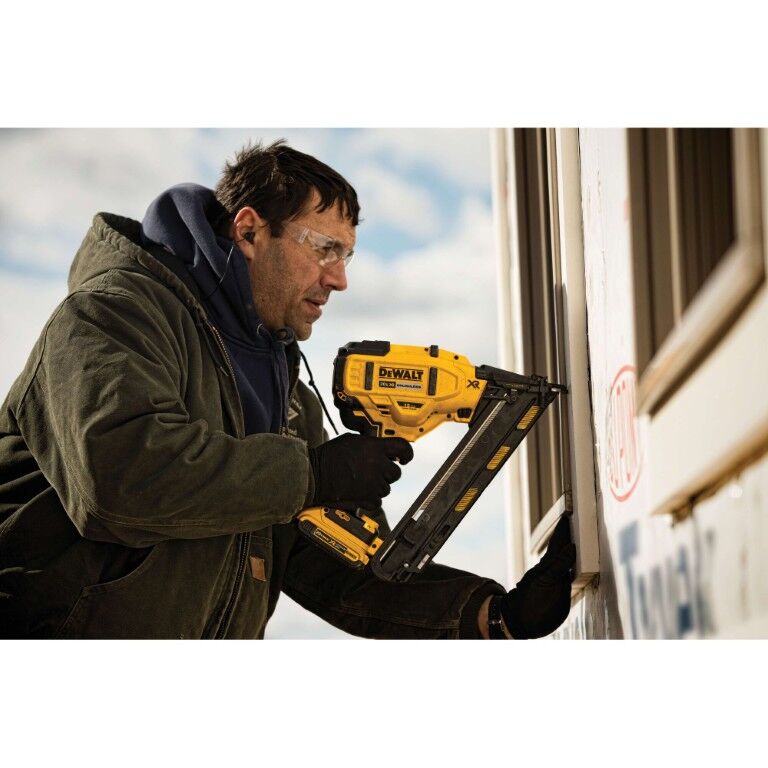 DEWALT 20-V Max XR Angled Finish Nailer Kit, 15-Gauge