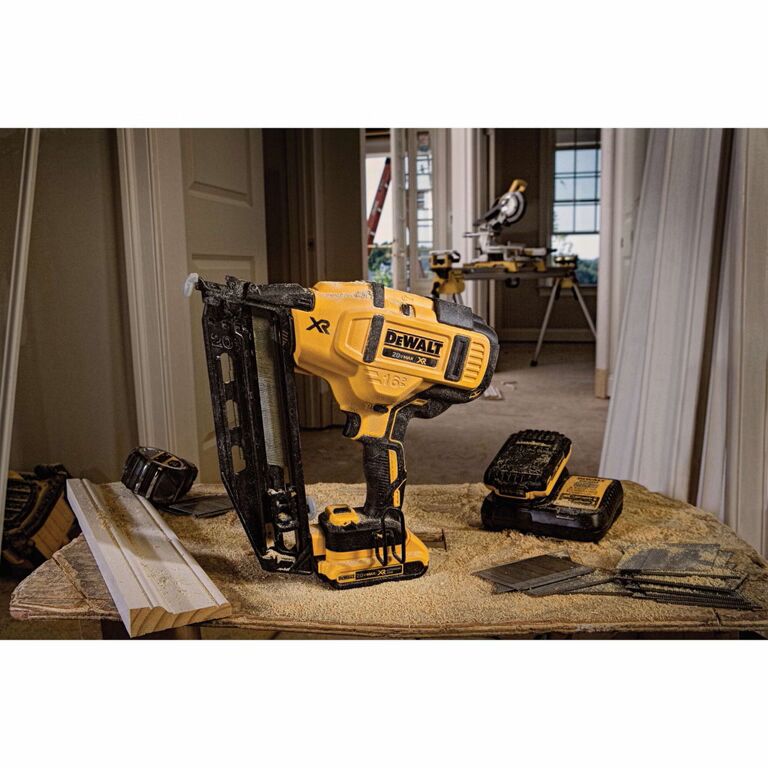 DEWALT 20-V Max XR Angled Finish Nailer Kit, 16-Gauge