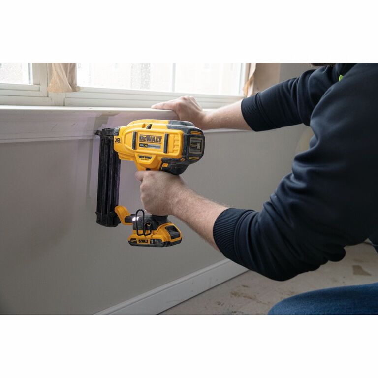 DEWALT 20-V Max XR Brad Nailer Kit, 18-Gauge