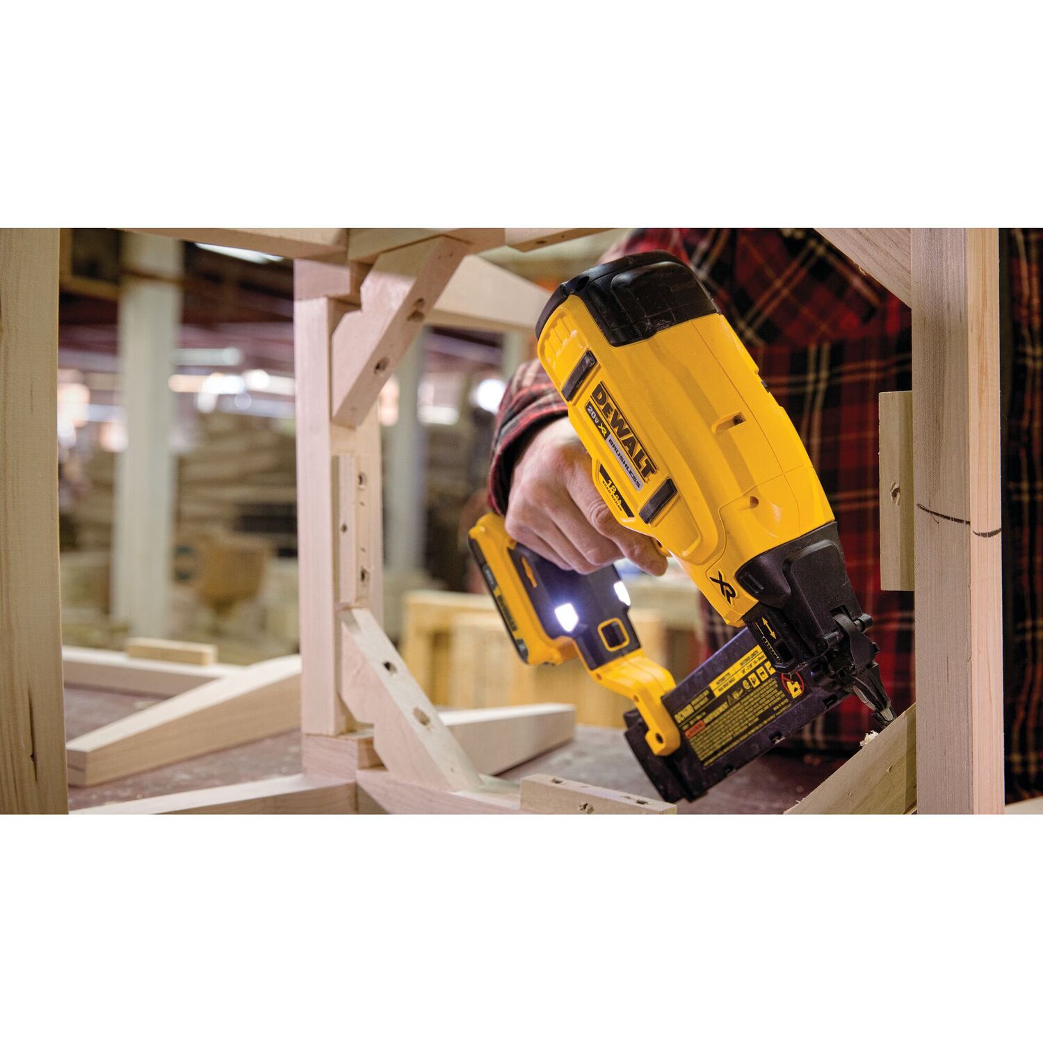 DEWALT 20-V Max XR Brad Nailer Kit, 18-Gauge
