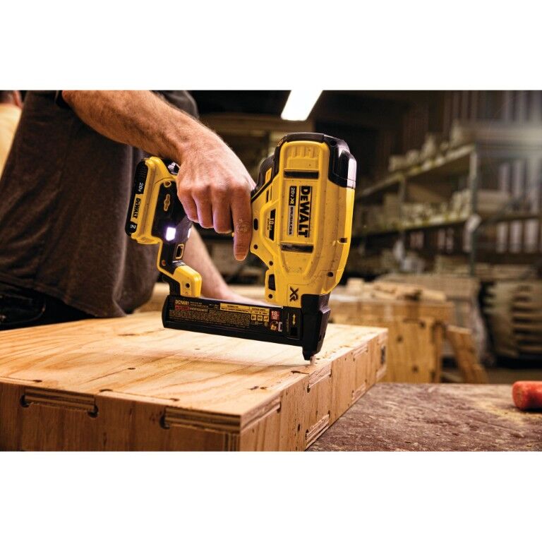 DEWALT 20-V Max XR Narrow Crown Stapler Kit, 18-Gauge