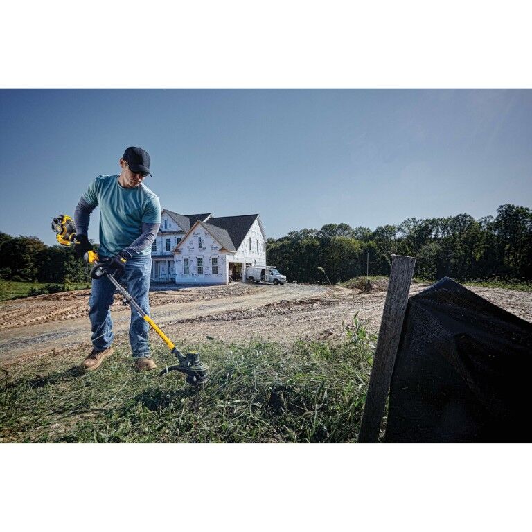 DeWALT 60V MAX* Cordless String Trimmer Kit