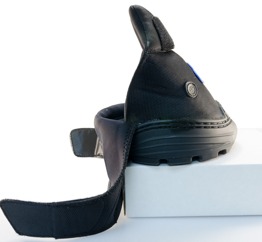 Easyboot Cloud Therapy Hoof Boot Size 4 in Black