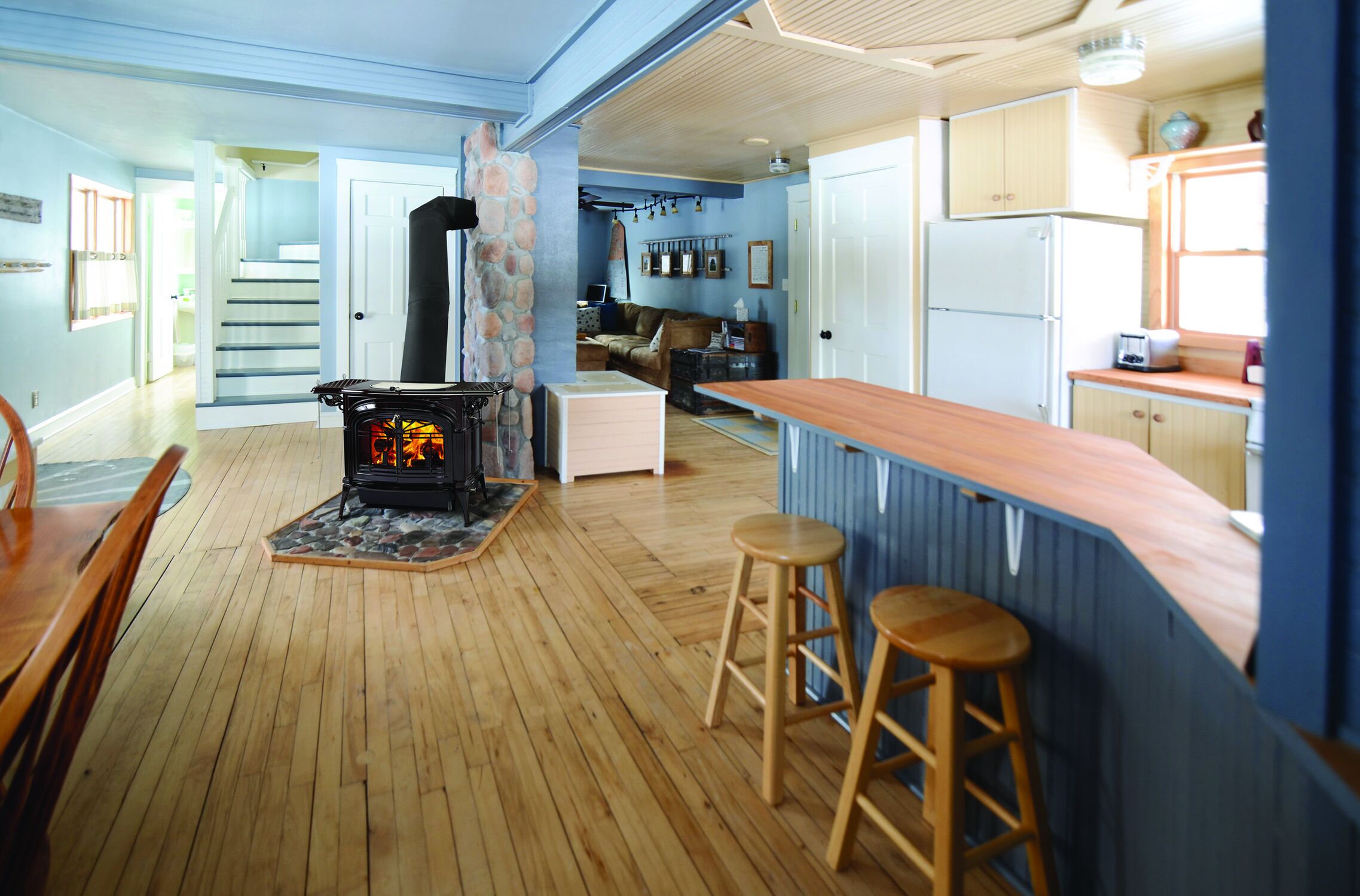 Vermont Castings Encore Wood-Burning Stove In Bordeaux Enamel