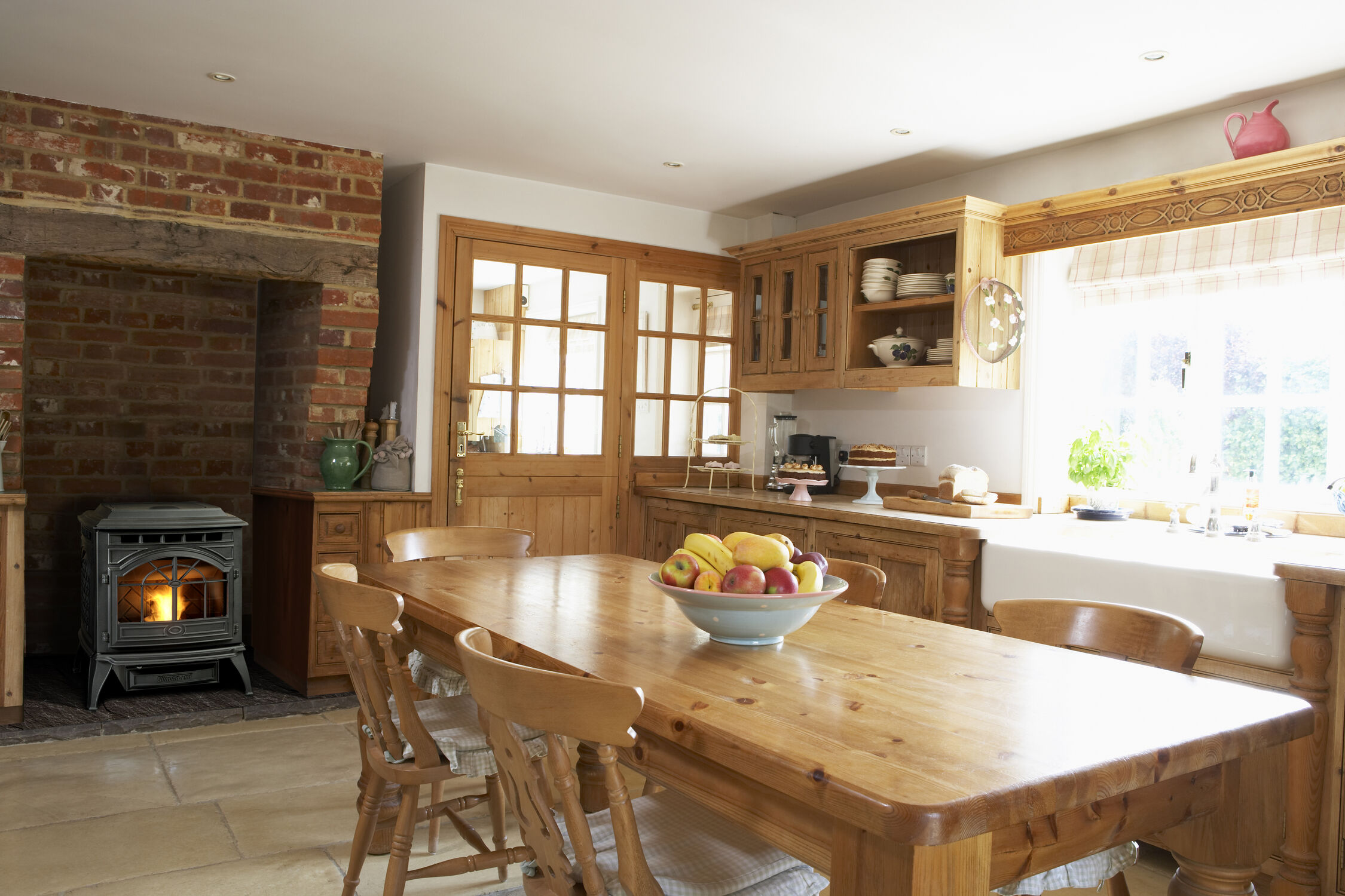 Quadra-Fire Castile Cast Iron Pellet Stove In Porcelain Mahogany