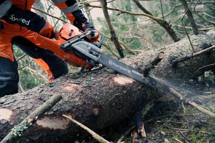 Husqvarna 572 XP 24-In Gas Chainsaw