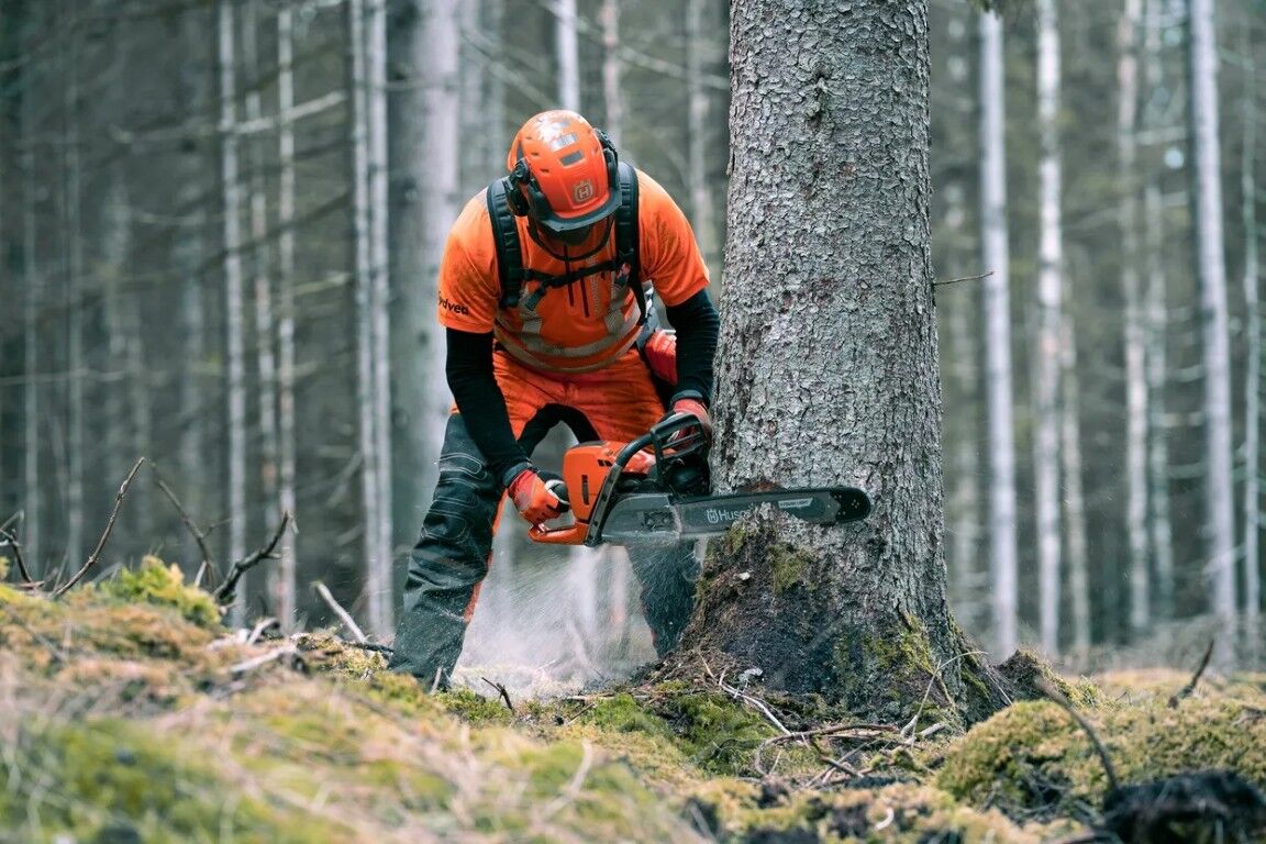 Husqvarna 572 XP 24-In Gas Chainsaw