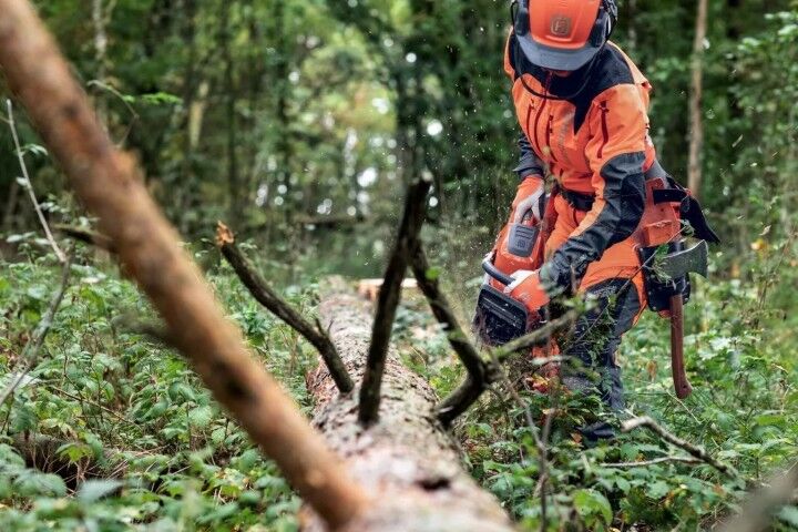 Husqvarna 550 XP Mark II 16-In Gas Chainsaw