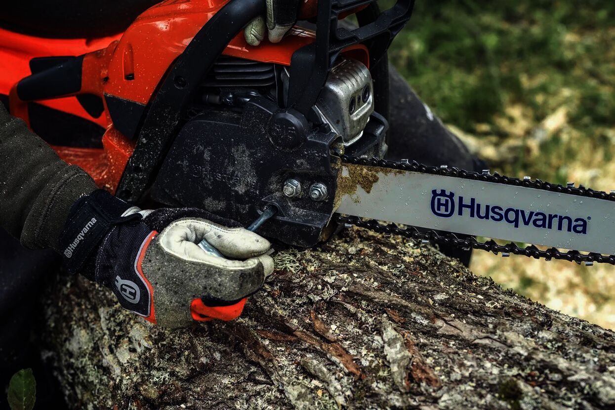 Husqvarna 135 Mark II Gas Chainsaw, Orange