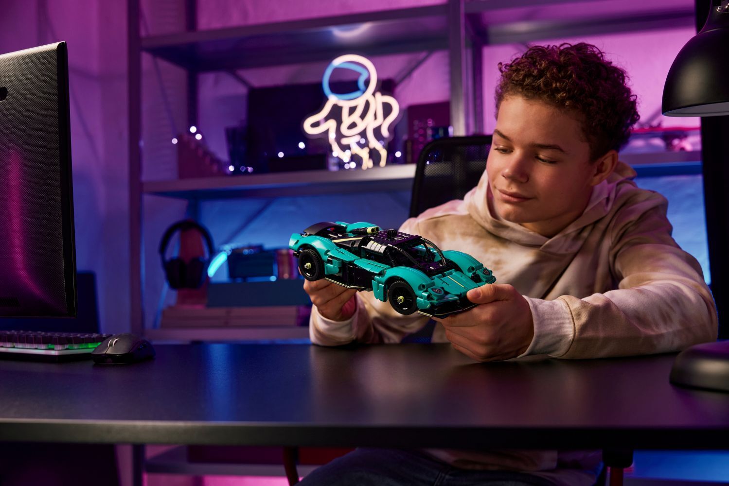 LEGO Technic Aston Martin Valkyrie