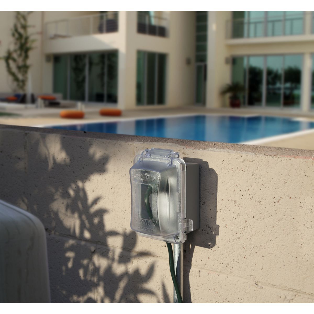 TayMac Extra Duty 1-Gang Weatherproof In-Use 16-In-1 Electrical Cover, 2 3/4-In