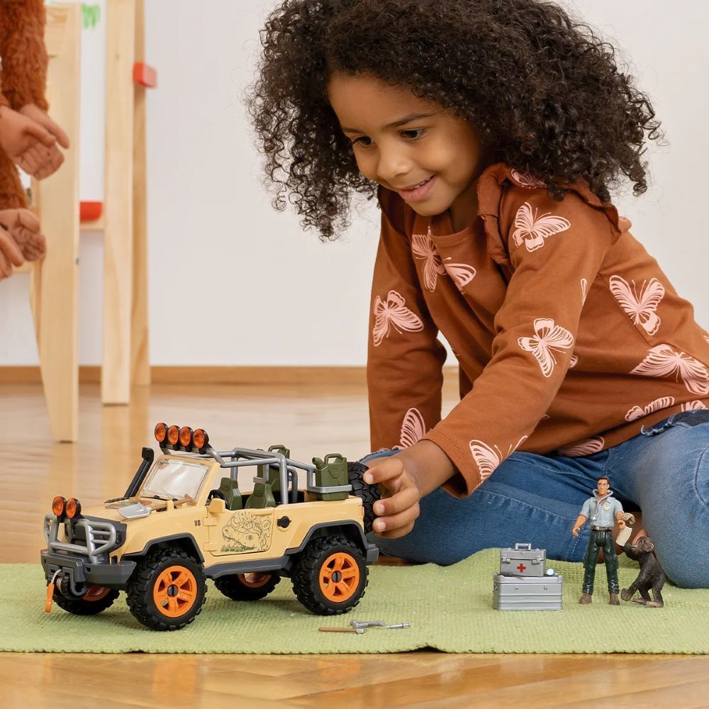 Schleich 4x4 Vehicle with Winch Toy Set