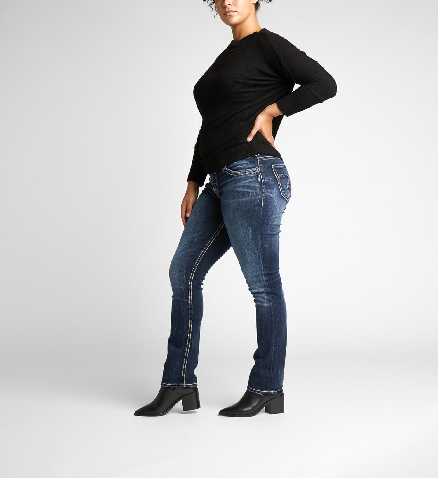 Silver Jeans Co. Women's Suki Mid Rise Straight Leg Jeans