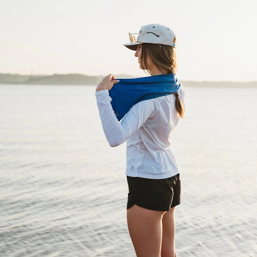 Fieldsheer Hydrologic Cooling Towel in Blue