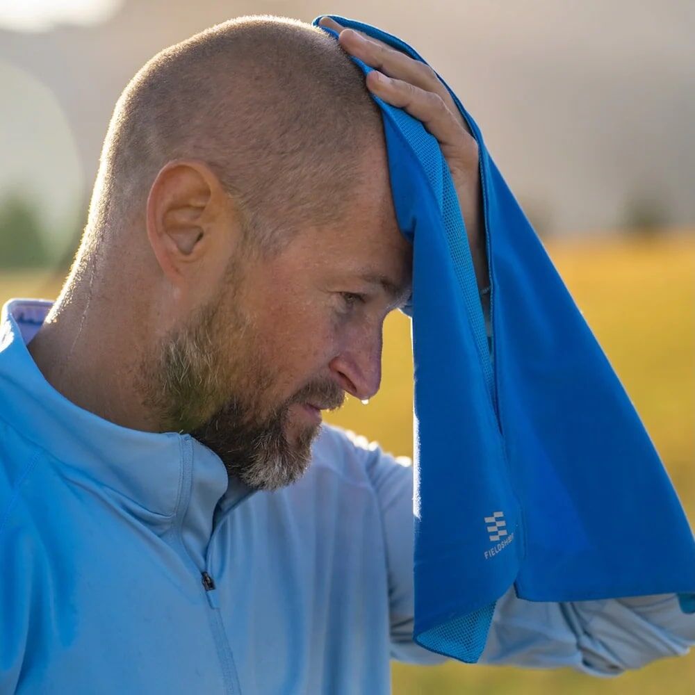 Fieldsheer Hydrologic Cooling Towel in Blue