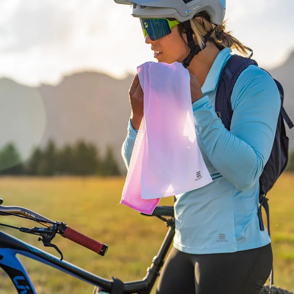 Fieldsheer Hydrologic Cooling Towel in Pink