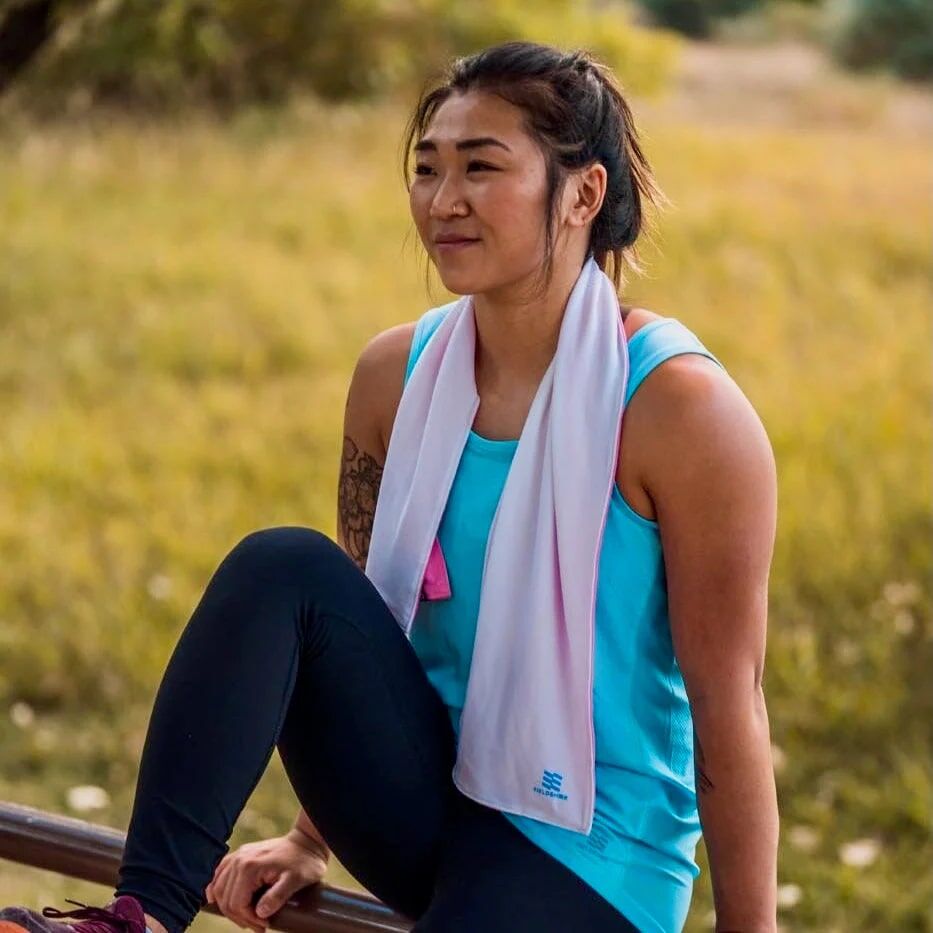 Fieldsheer Hydrologic Cooling Towel in Pink