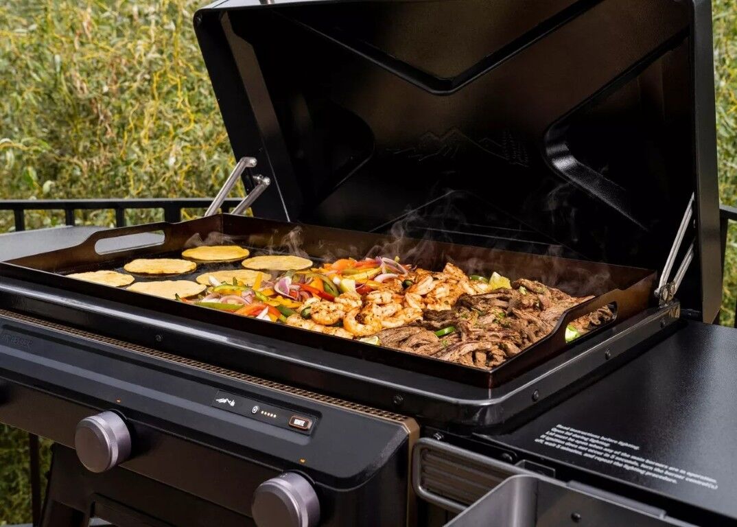 Traeger Flatrock 3 Burner Propane Griddle