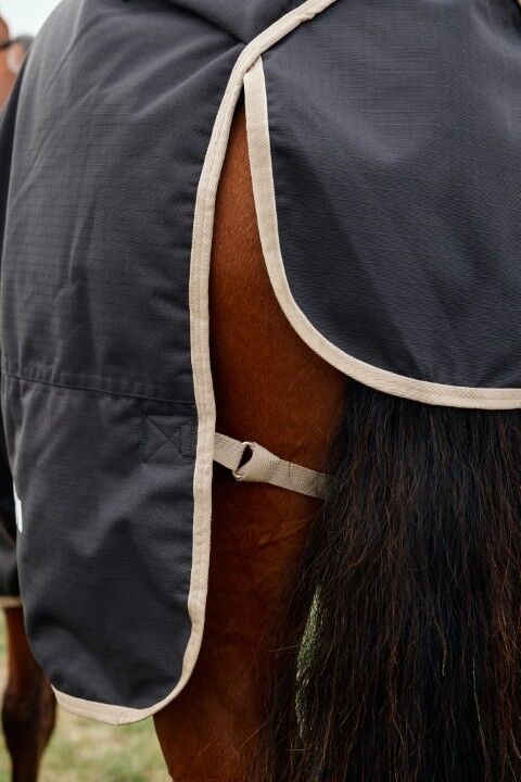 Weatherbeeta Black Saxon Defiant 1200D Standard Neck Medium Turnout Blanket, 78-In