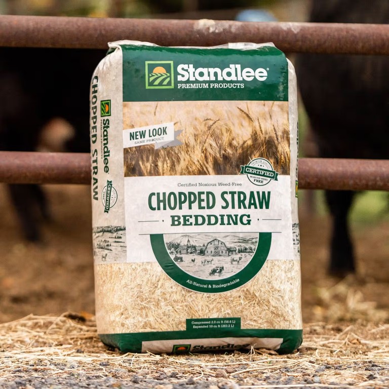 Standlee Premium Products Certified Chopped Straw Bedding, 25-Lb